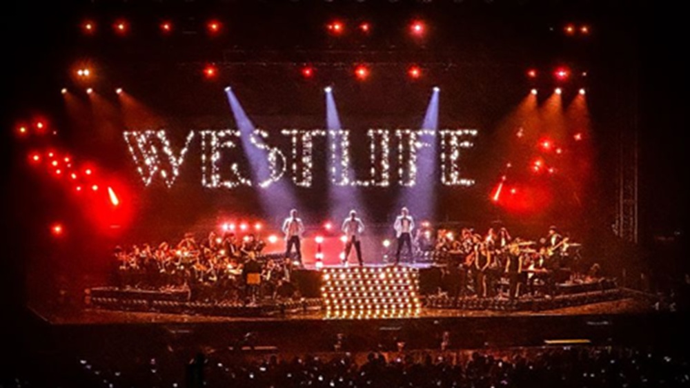 Westlife Gelar Konser 'A Gala Evening' di Pantai Indah Kapuk 