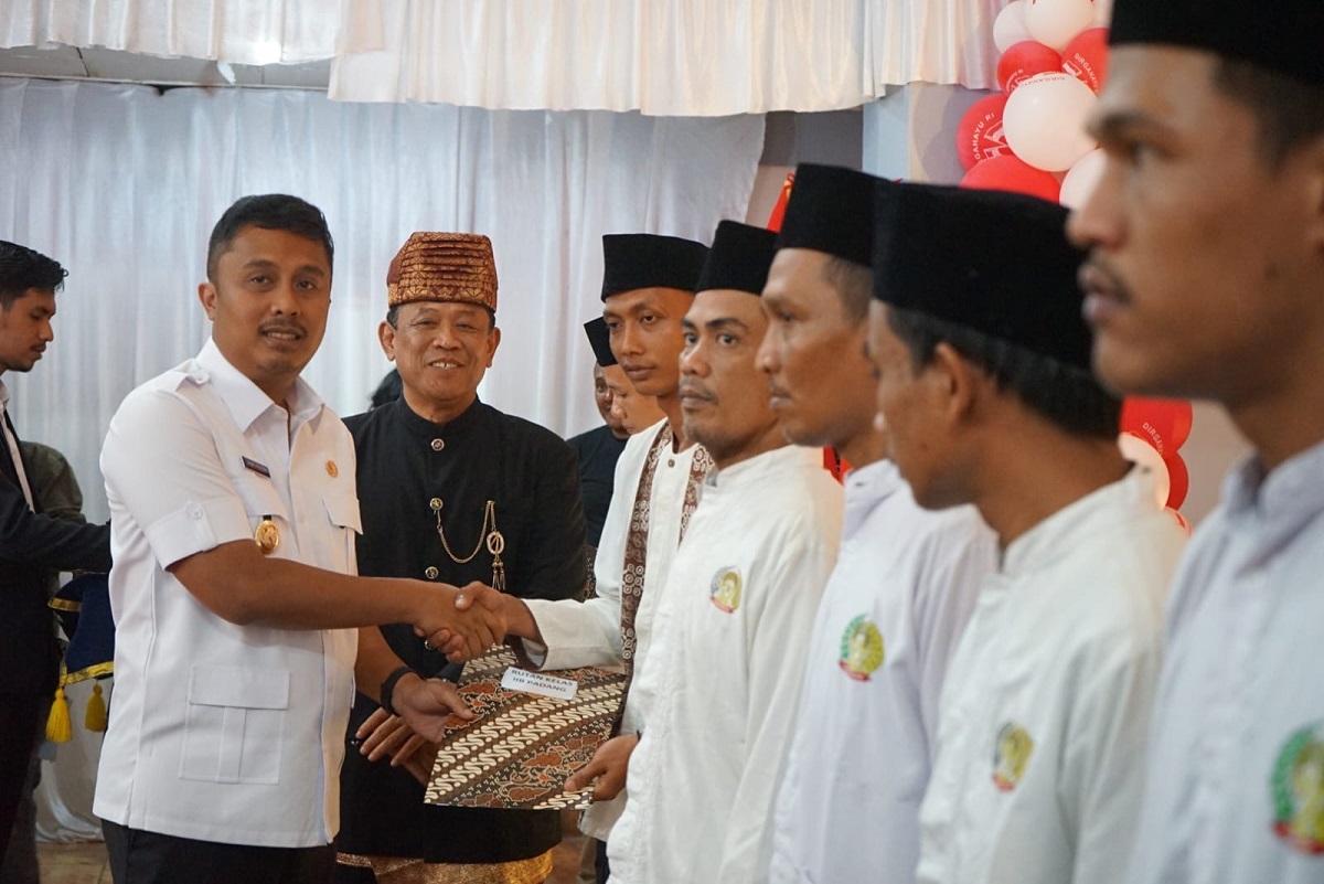 Wagub Sumbar Vasko Ruseimy Serahkan Remisi Kemerdekaan, Puluhan Napi Langsung Pulang