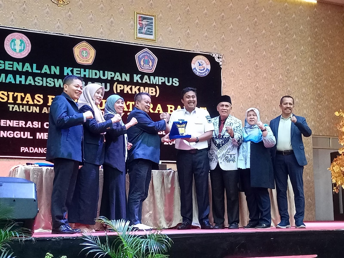 Wagub Sumbar Vasko Ruseimy Tekankan Peran Generasi Muda Hadapi Tantangan Global di PKKMB UPGRISBA 2025