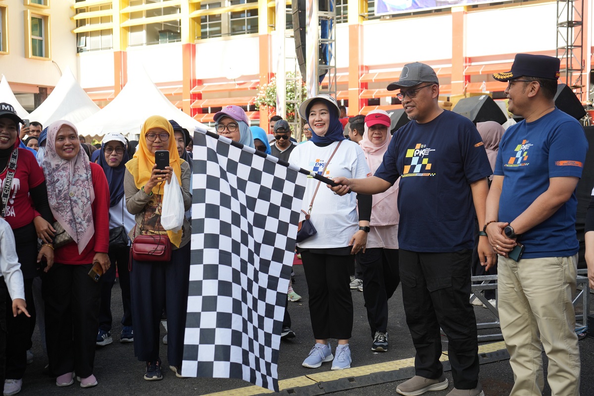 Hari Perhubungan Nasional 2025, Dishub Sumbar Ajak Warga Jalan Santai di Kantor Gubernur