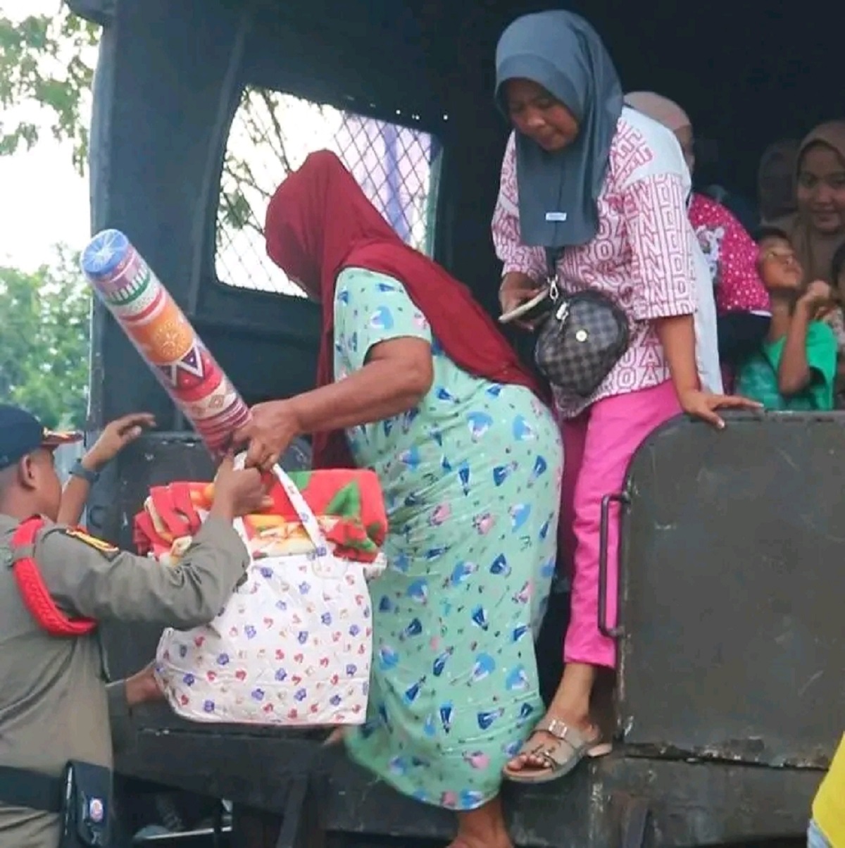 Korban Banjir Padang Berkurang Drastis di Pengungsian, Ratusan Jiwa Mulai Pindah ke Hunian Sementara
