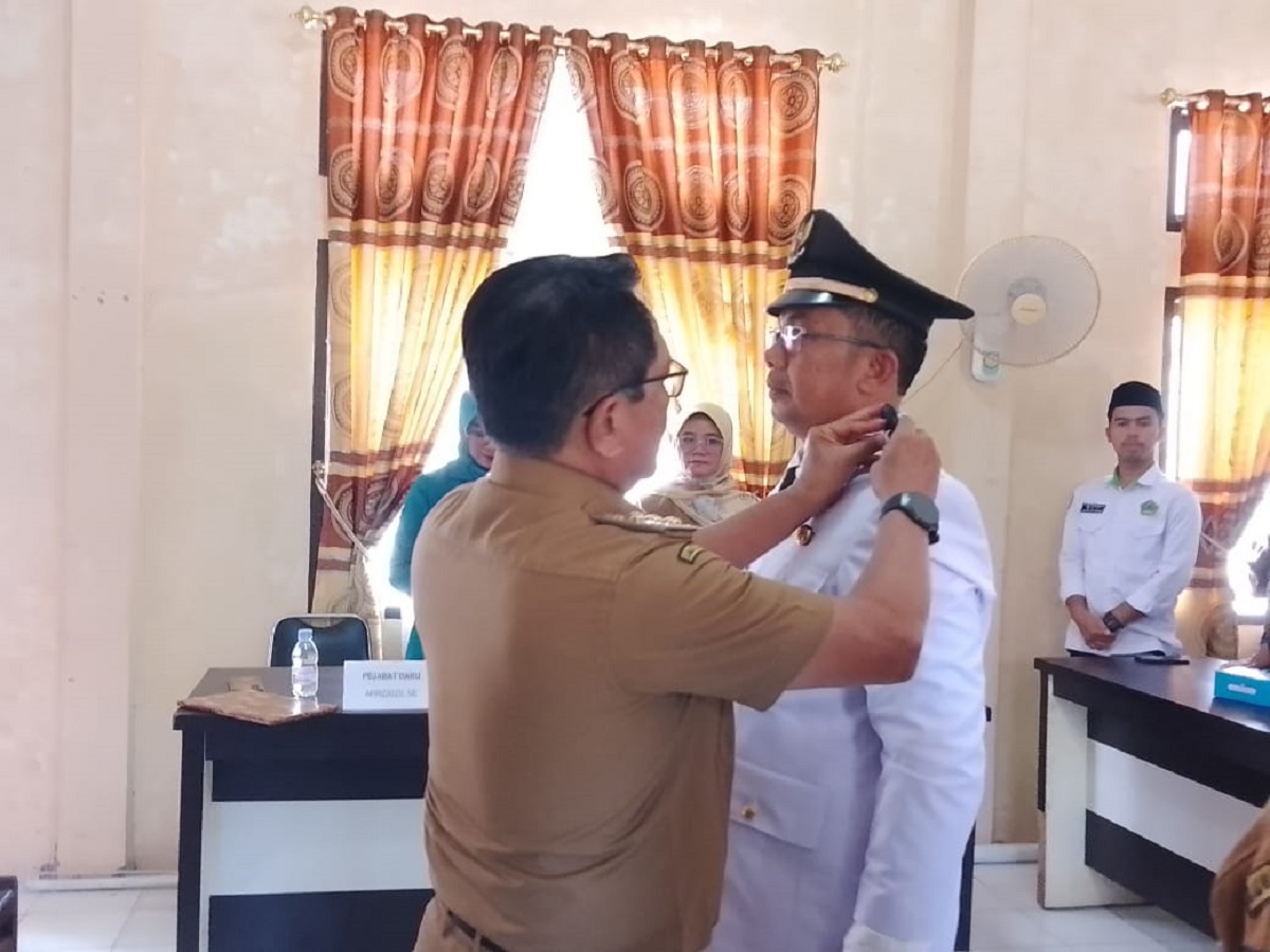 Bupati Padang Pariaman Lantik Camat Baru IV Koto Aur Malintang, Tekankan Pentingnya Sinergi dan Gotong Royong