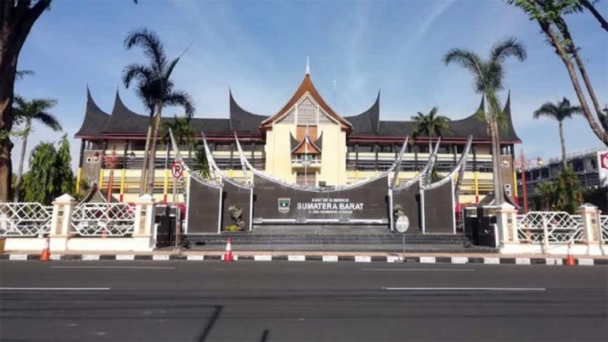 Taat Bayar Pajak Kendaraan? Pemprov Sumbar Siapkan Hadiah Umrah Gratis di HUT RI ke-80 Alternatif Judul: