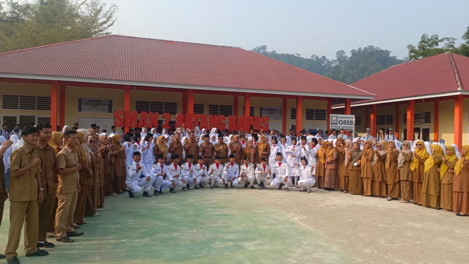 Di Hadapan Pelajar SMAN 2 Batang Kapas, Wabup Risnaldi Serukan Semangat untuk Maju