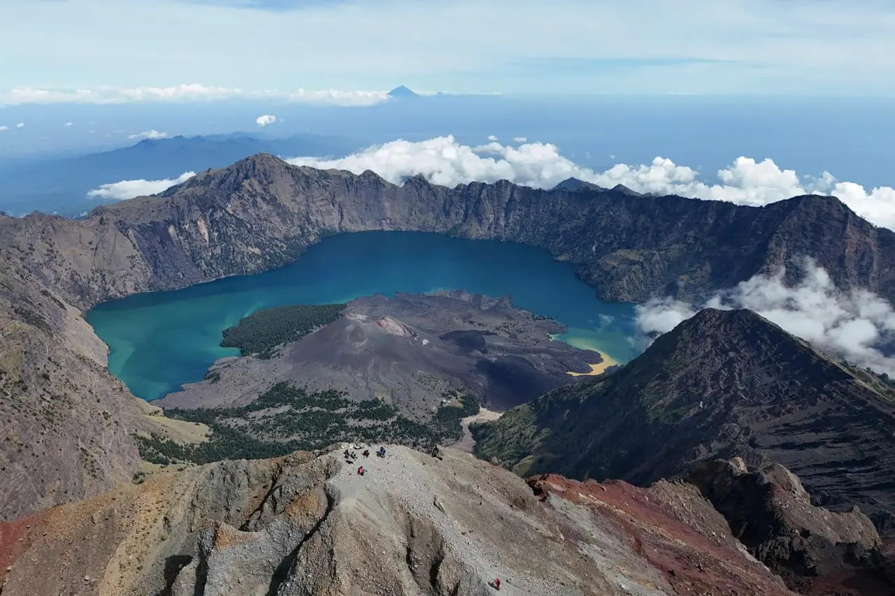 Penjelasan Resmi Kementerian Pariwisata Terkait Insiden yang Menimpa Wisatawan Asal Brasil di Gunung Rinjani