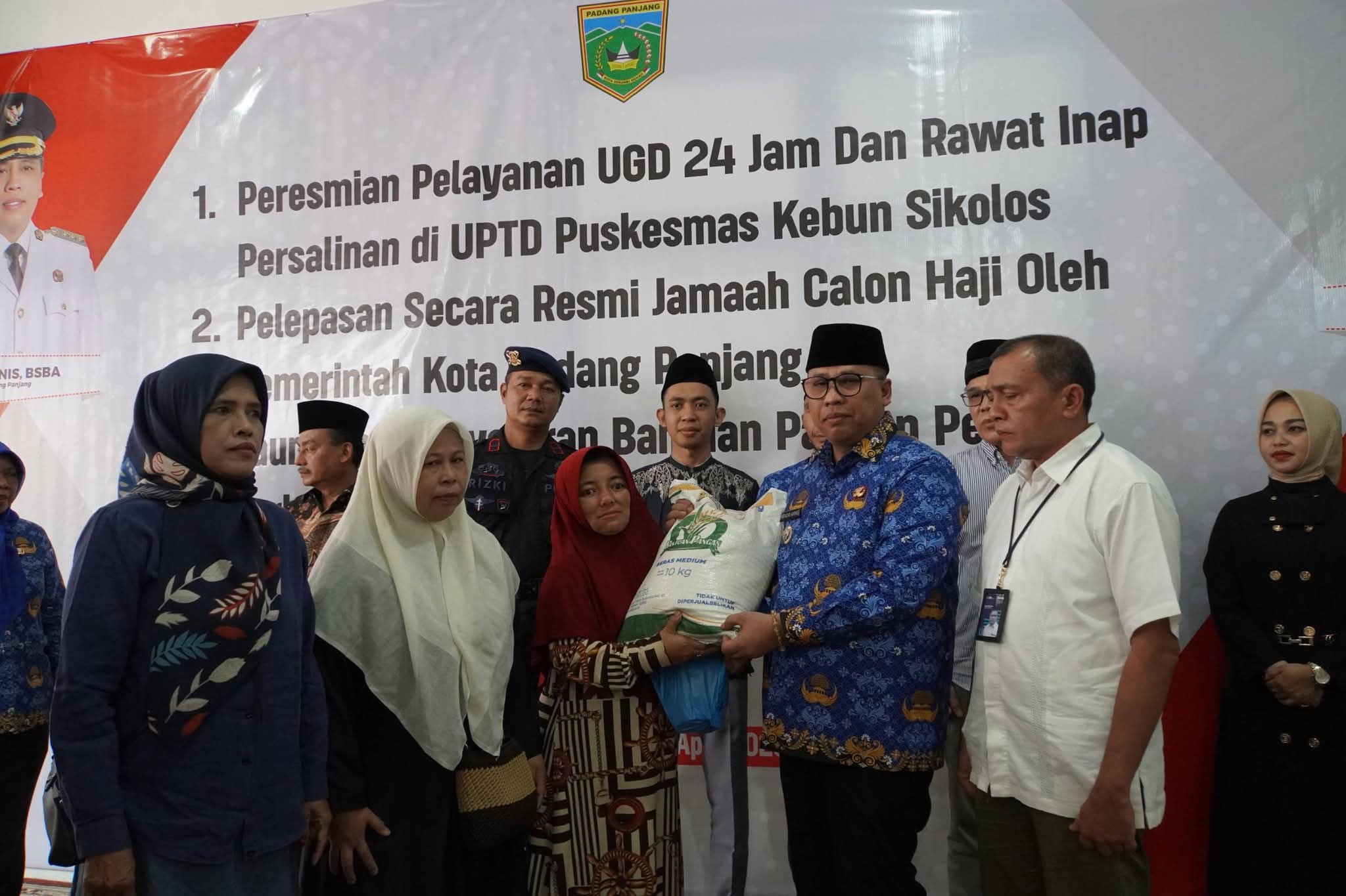 Pemko Padang Panjang Salurkan Bantuan Pangan untuk 7.169 KK