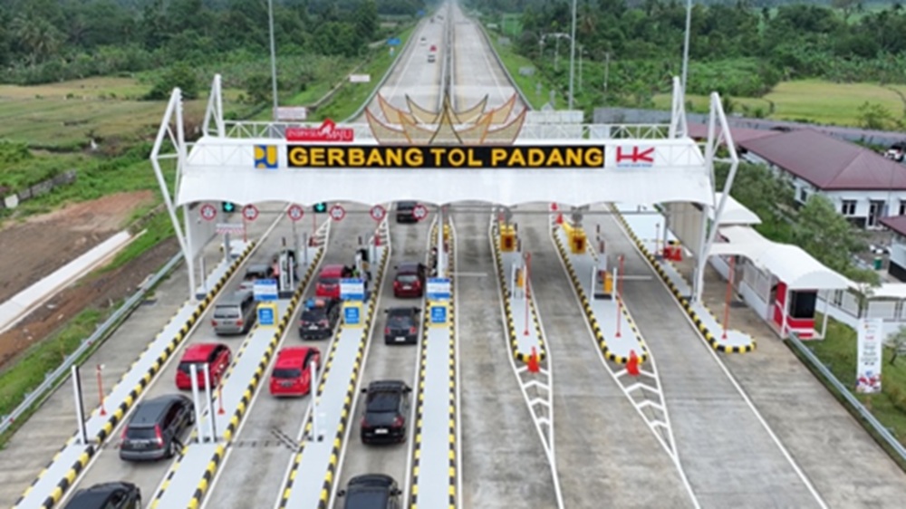Puluhan Ribu Kendaraan Padati Ruas Tol Padang-Sicincin Saat Libur Panjang