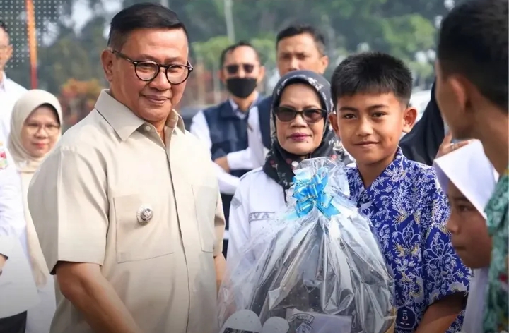 Pemko Bukittinggi Salurkan Perlengkapan Sekolah untuk 3.619 Siswa