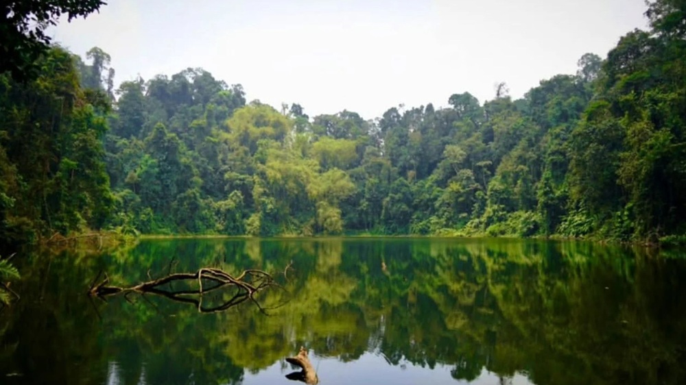 Danau Bontak Solok Selatan, Surga Tersembunyi di Balik Perbukitan Asri