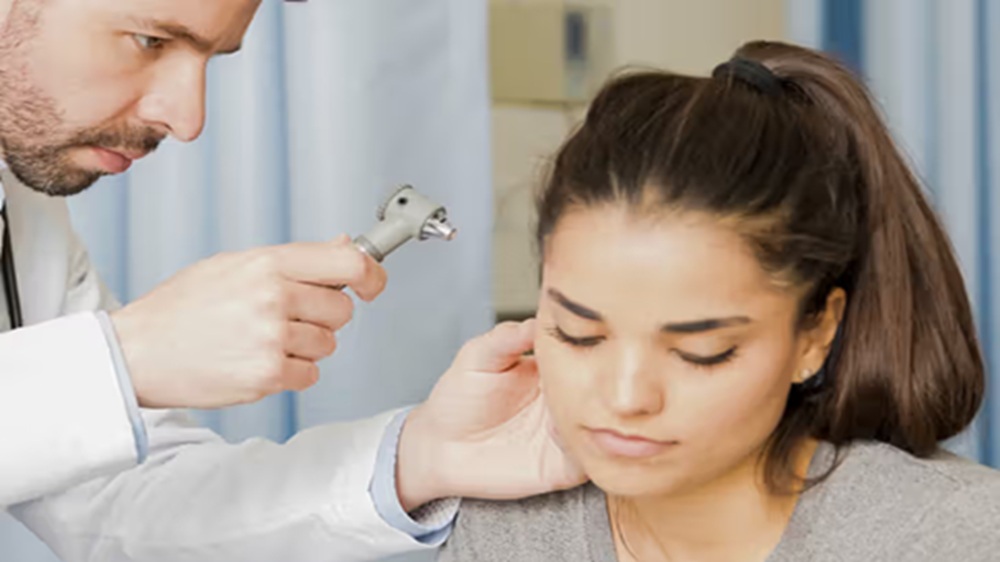 5 Cara Menjaga Kesehatan Telinga, Hindari Penggunaan Ear Candle 