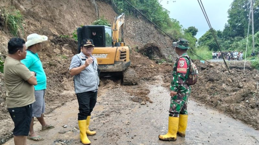 Longsor Putus Akses Palembayan-Bukittinggi, Pemprov Sumbar Turunkan Ekskavator