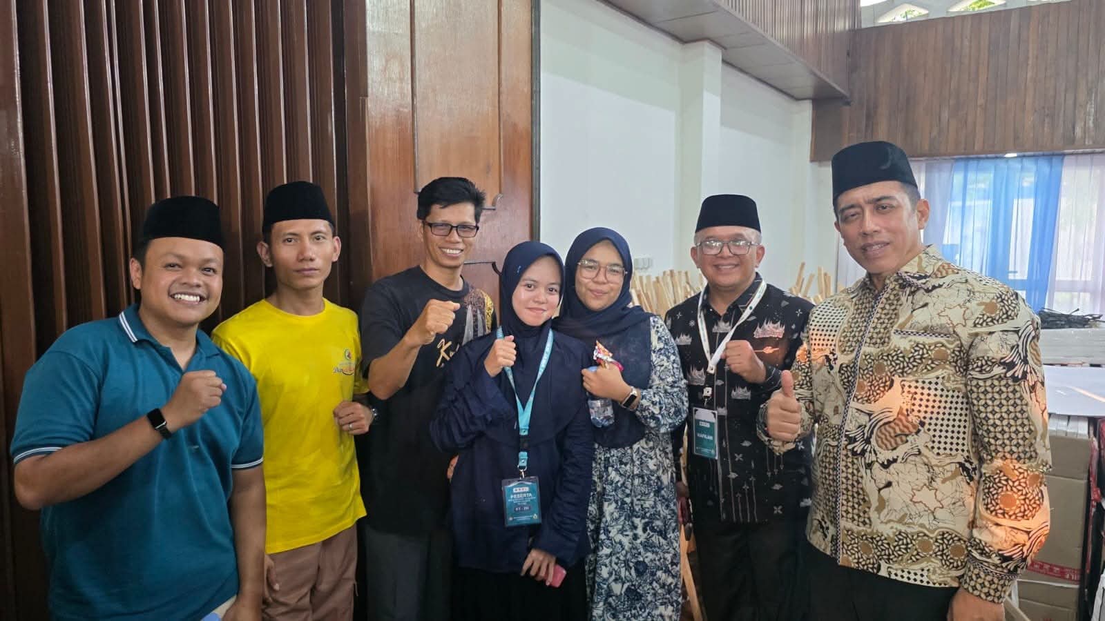 Kaligrafi Sumbar Bersinar! Ari Saputra Melaju ke Final MTQ Nasional XXXI di Semarang