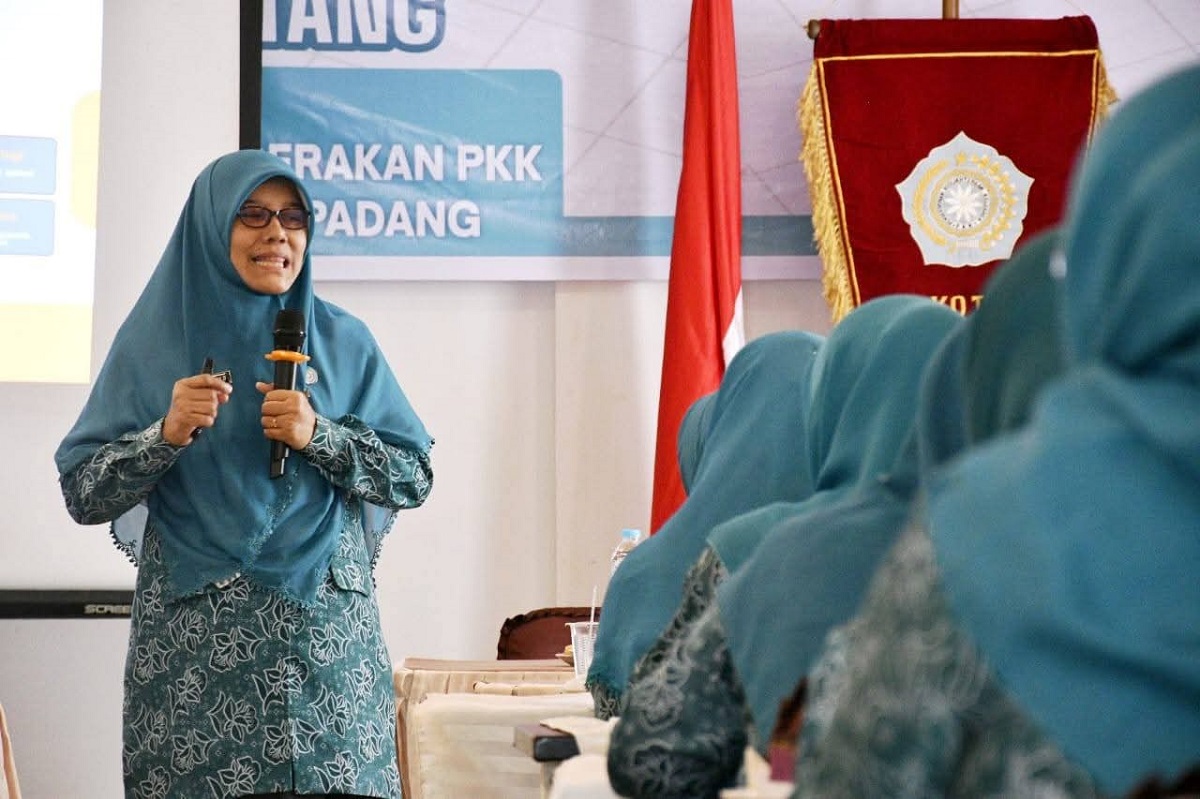 Bimtek TP-PKK Padang Dorong Profesionalisme Kader, Sekretaris TP-PKK Sumbar Beri Apresiasi
