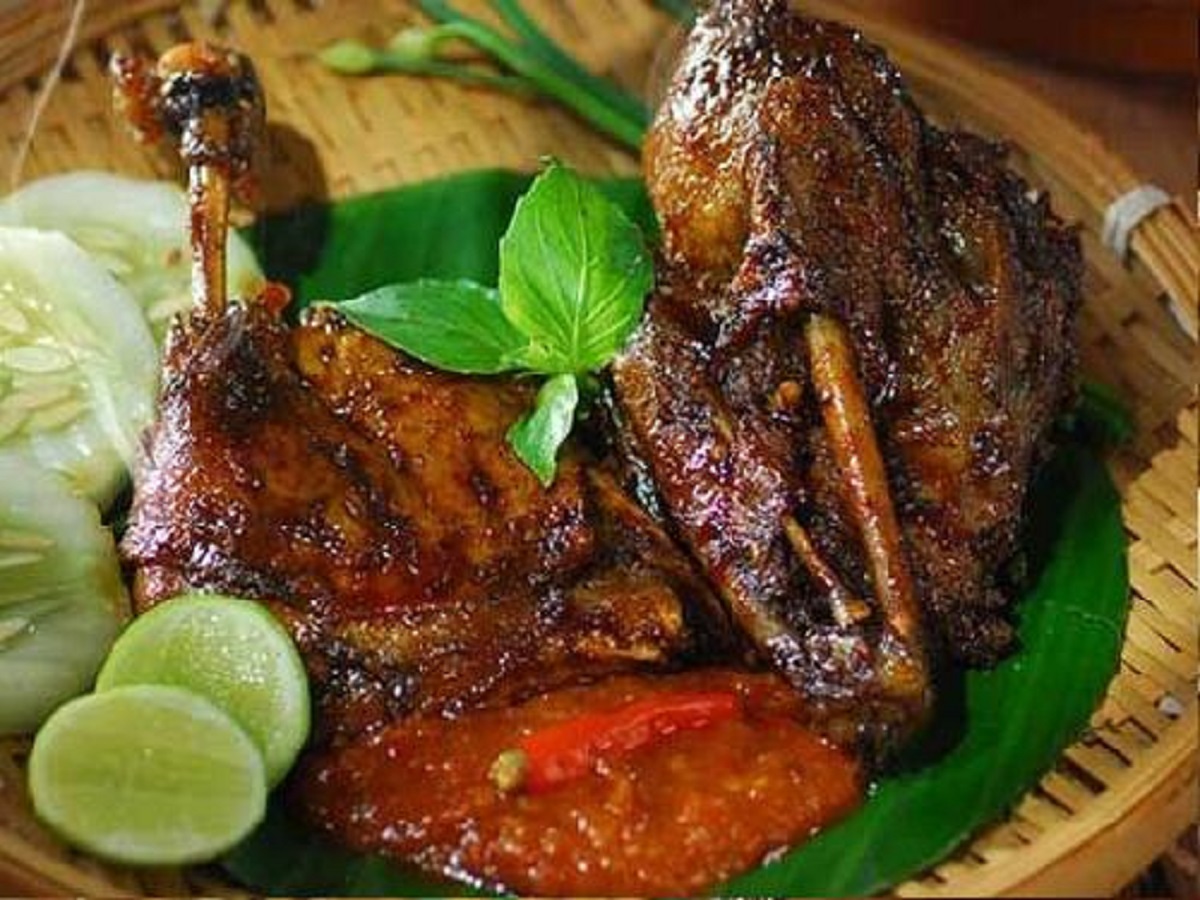 Rahasia Bebek Bakar Empuk Bumbu Meresap, Cocok untuk Menu Spesial Keluarga