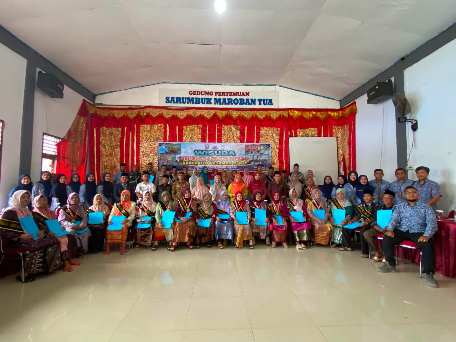 Cetak Lansia Smart dan Berdaya, Pemkab Pasaman Barat Wisuda 30 Lansia di Gunung Tuleh