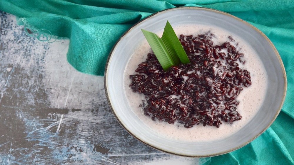 Ini Cara dan Resep Membuat Bubur Ketan Hitam yang Lezat, Dijamin Ketagihan!