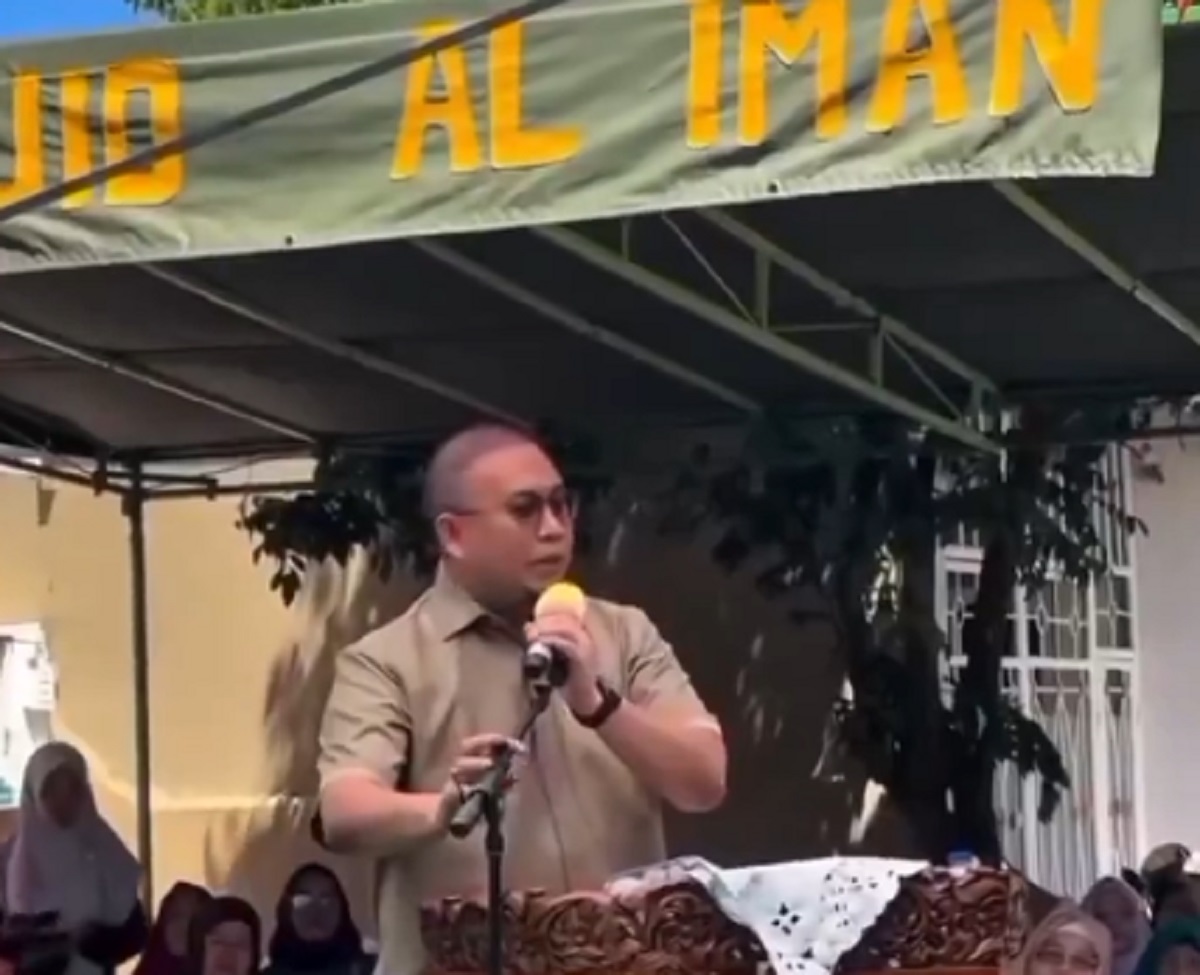 Andre Rosiade Salurkan Bantuan Ambulans untuk Masjid Al Iman Gunung Pangilun