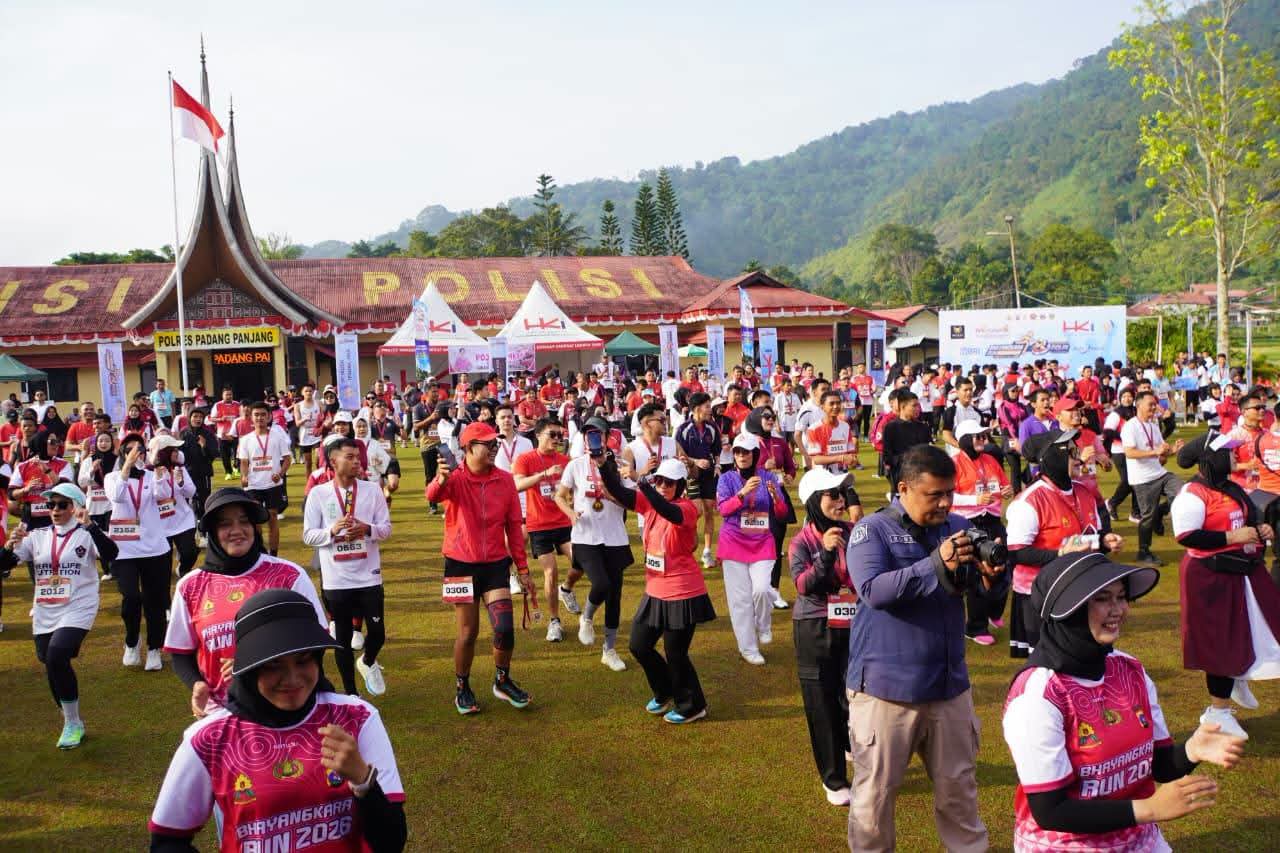 Ribuan Pelari Meriahkan Bhayangkara Run 2026 di Padang Panjang