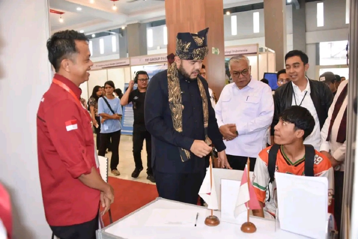 Fadly Amran Dorong Generasi Muda Lebih Aktif: Padang Job Fair 2025 