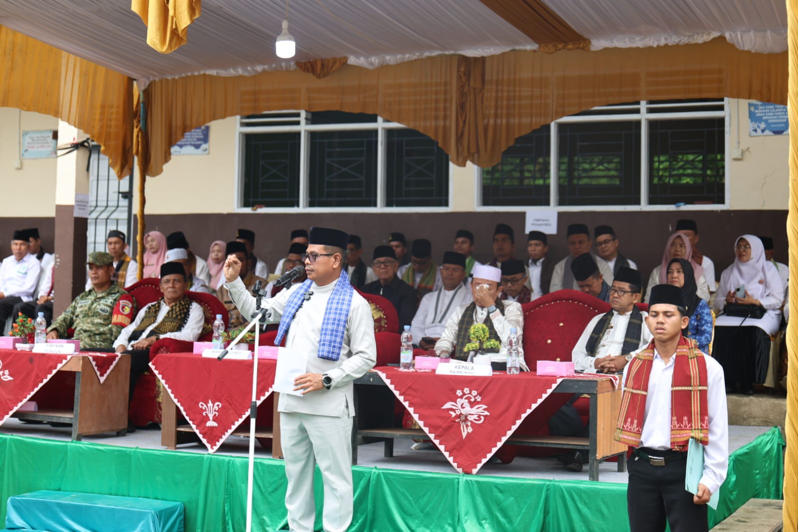 Pimpin Upacara Hari Santri 2026 di Ponpes Iqra, Wabup Risnaldi Ajak Santri Siap Hadapi Era Digital