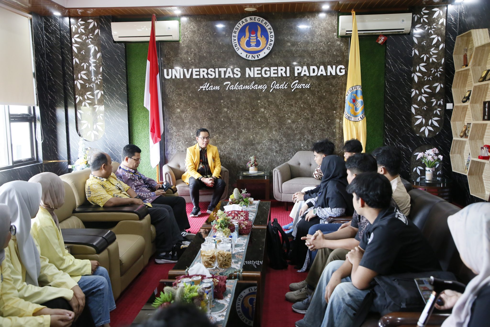UNP Kirim 20 Mahasiswa dalam Program Pertukaran Pelajar ke China