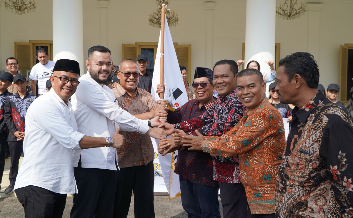 Lepas Kontingen Pesparawi Sumbar, Sekdaprov dan Wali Kota Padang Bakar Semangat Atlet Seni
