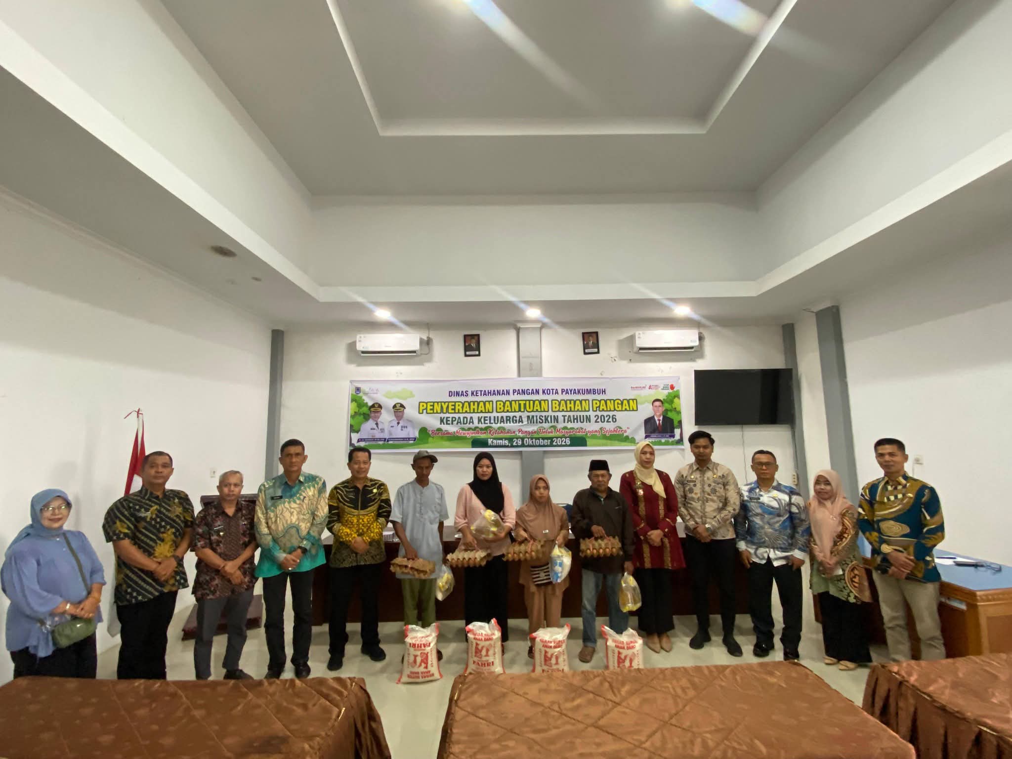 Intervensi Kerawanan Pangan, Pemko Payakumbuh Salurkan Bantuan Sembako untuk 300 Keluarga Miskin