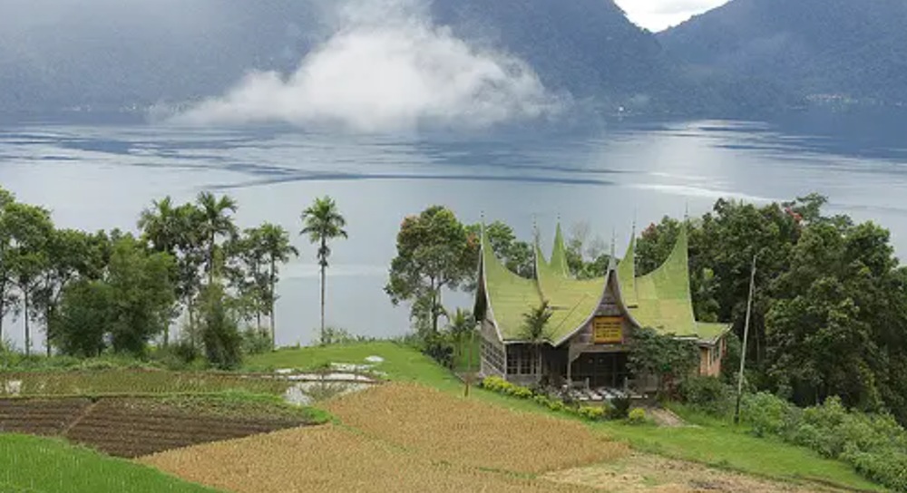 Danau Maninjau, Pesona Wisata Eksotis Sumbar dan Legenda Ranah Minang