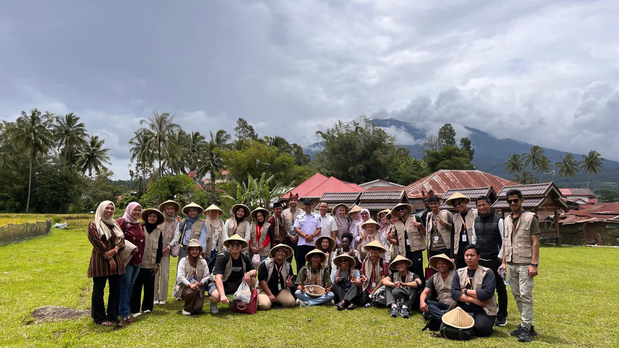 Summer Course Internasional Unand, Desa Wisata Kubu Gadang Jadi Labor Lapangan Peserta Asing