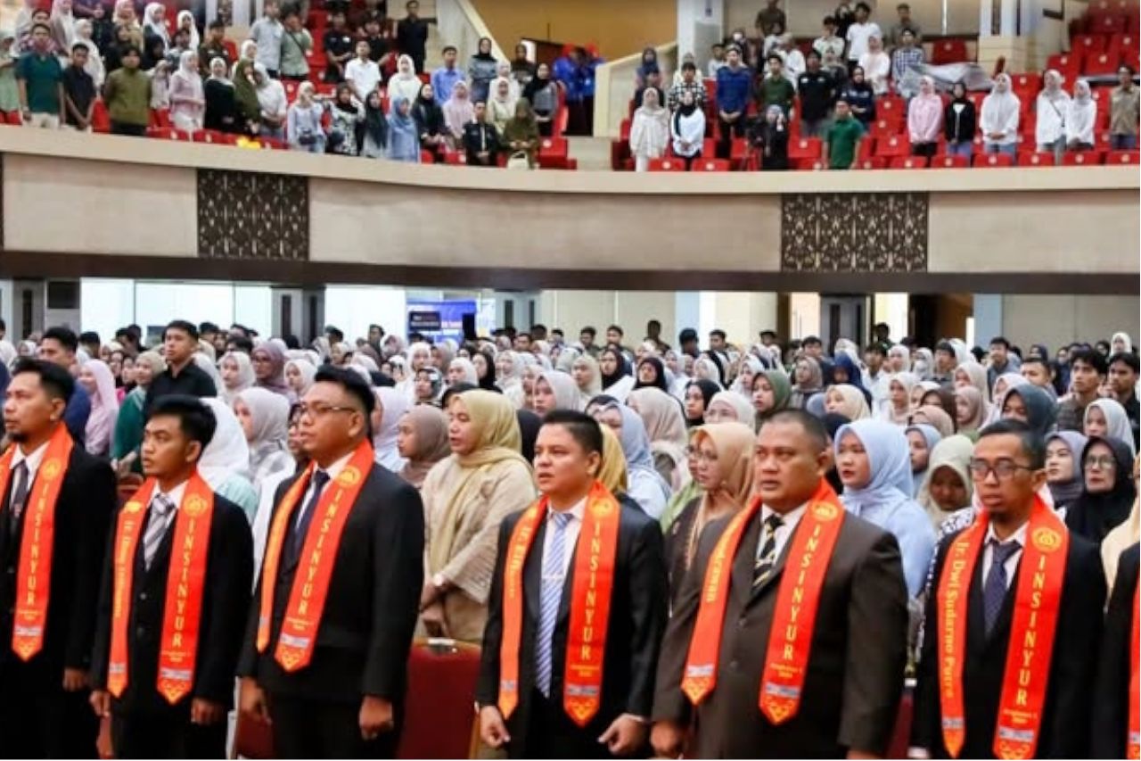 Perdana, Universitas Negeri Padang Lantik 33 Insinyur Profesional
