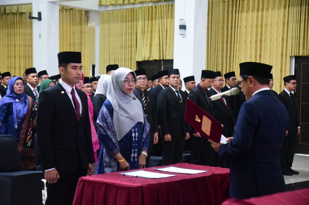 Bupati Padang Pariaman John Kenedy Azis Lantik Pejabat Baru, Ingatkan Kinerja Akan Dievaluasi