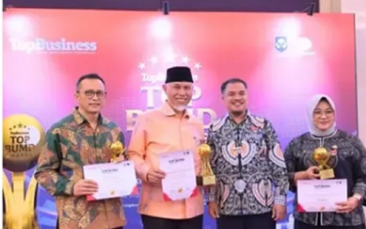 Gubernur Mahyeldi Raih Top Pembina BUMD Award 2025 Berkat Keberhasilan RSAM Bukittinggi