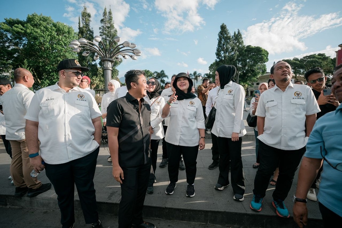 Momen Santai Titiek Soeharto di Jam Gadang, Wagub Sumbar Bahas Angka yang Tak Biasa