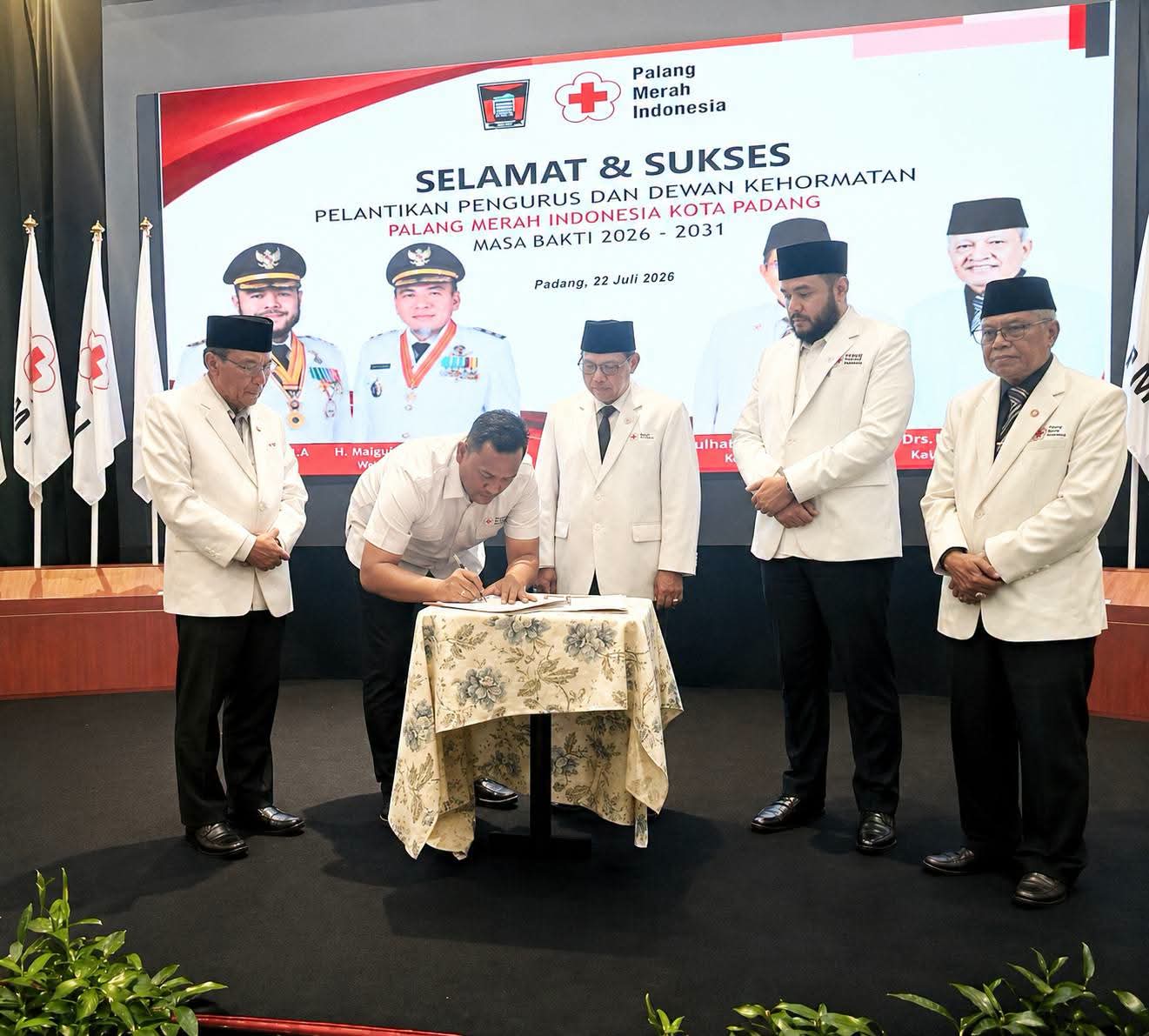 PMI Pasbar dan Padang Sediakan Ambulans Gratis untuk Pasien Rujukan