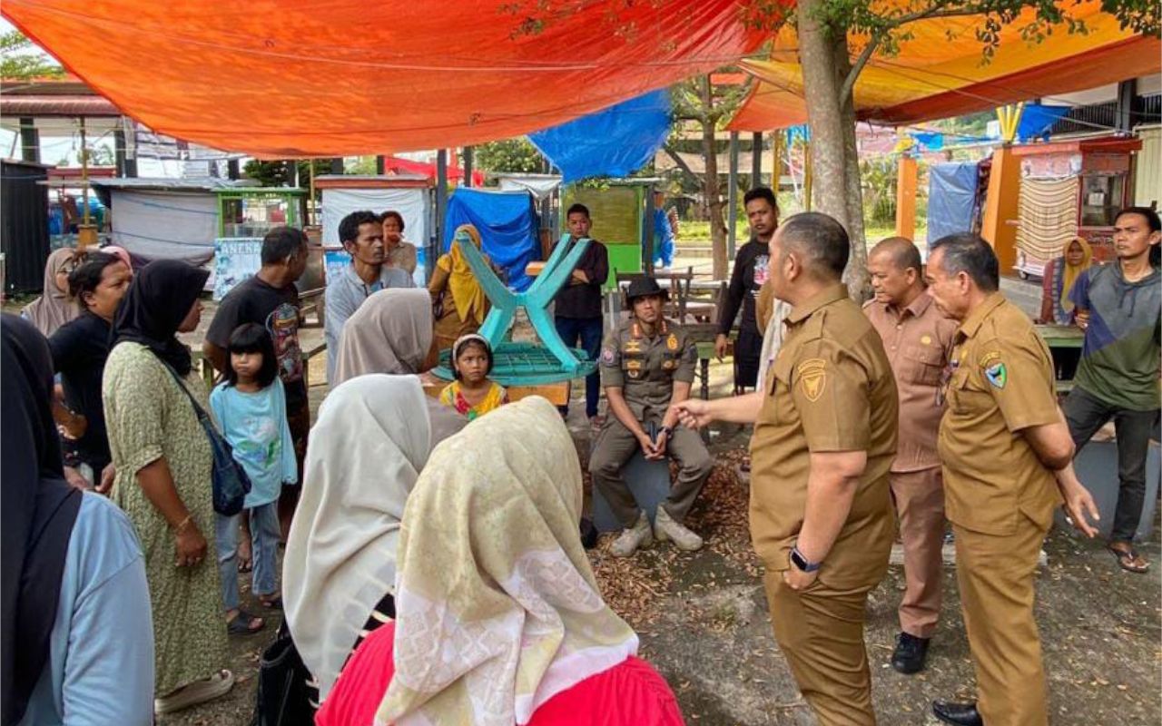 Hadapi Lonjakan Wisatawan Lebaran, PKL Pantai Carocok Painan Mulai Bersolek