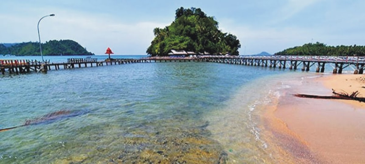 Pantai Carocok: Perpaduan Keindahan Alam dan Wisata Halal di Sumatera Barat