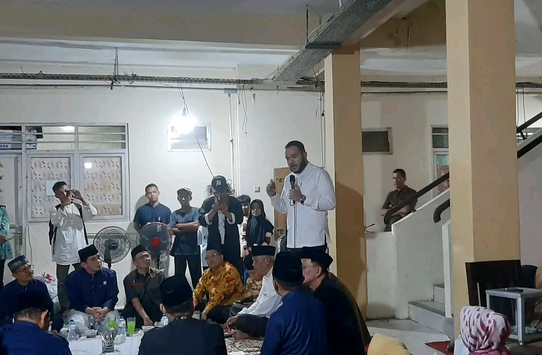 Wali Kota Padang Berbuka Bersama Warga Huntara Lubuk Buaya