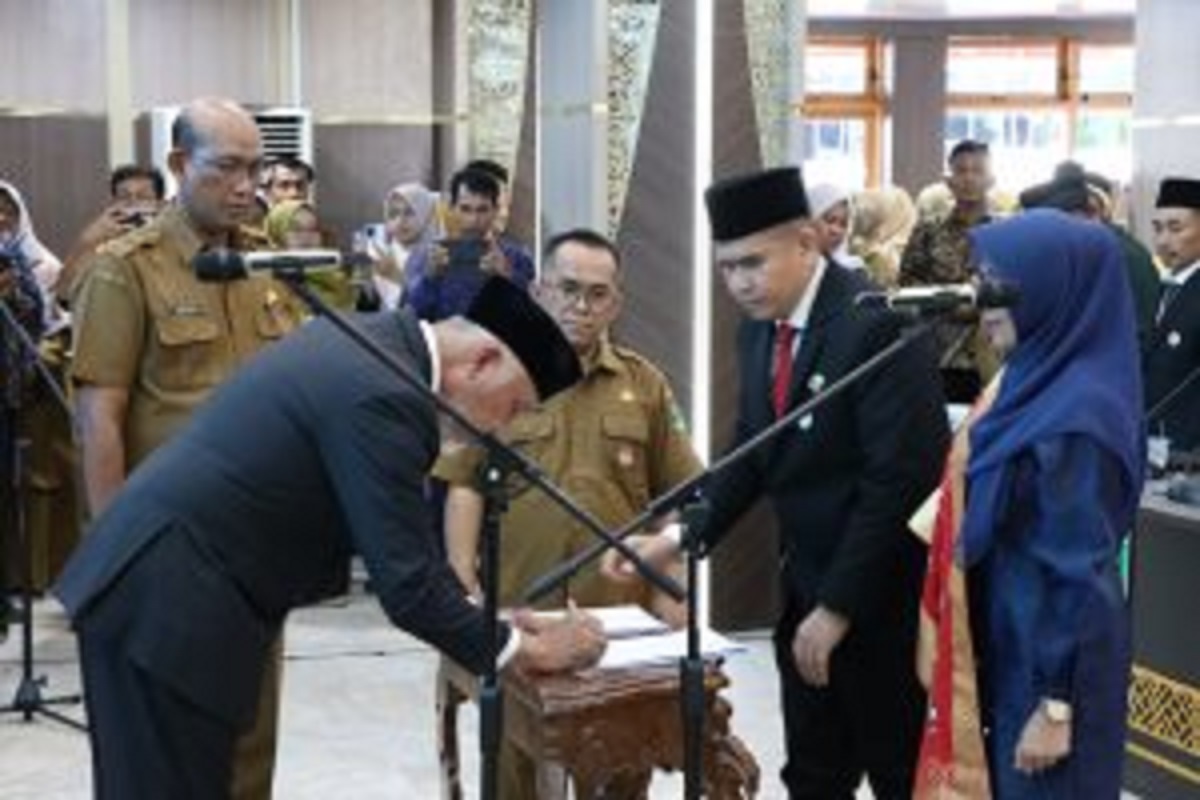 Gubernur Mahyeldi Lantik 88 Kepala Sekolah, Tegaskan Komitmen Tingkatkan Mutu Pendidikan di Sumbar