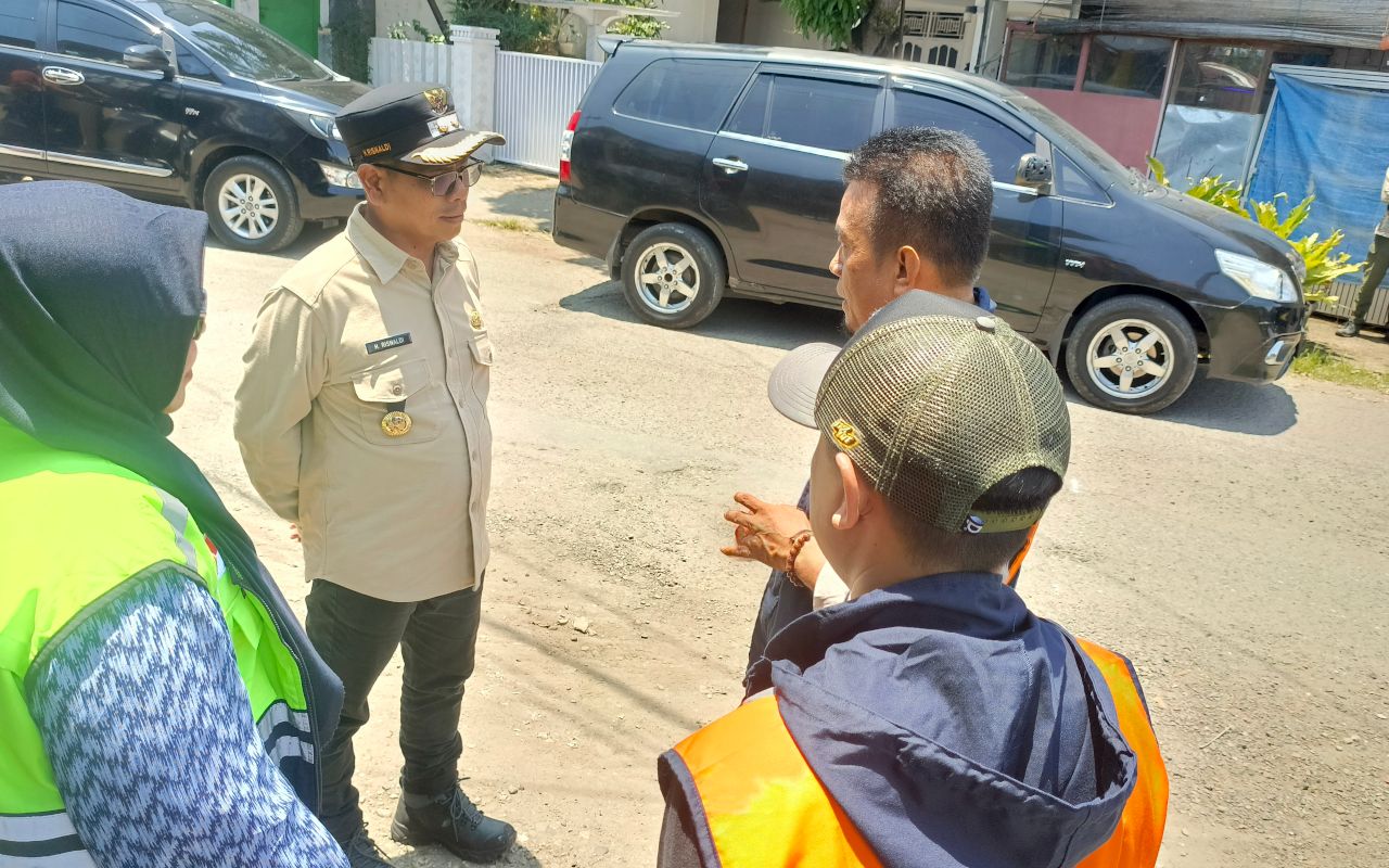 Perbaikan Jalan di Bayang Dimulai 14 Maret, Wabup Risnaldi Ingatkan Warga Soal Sampah
