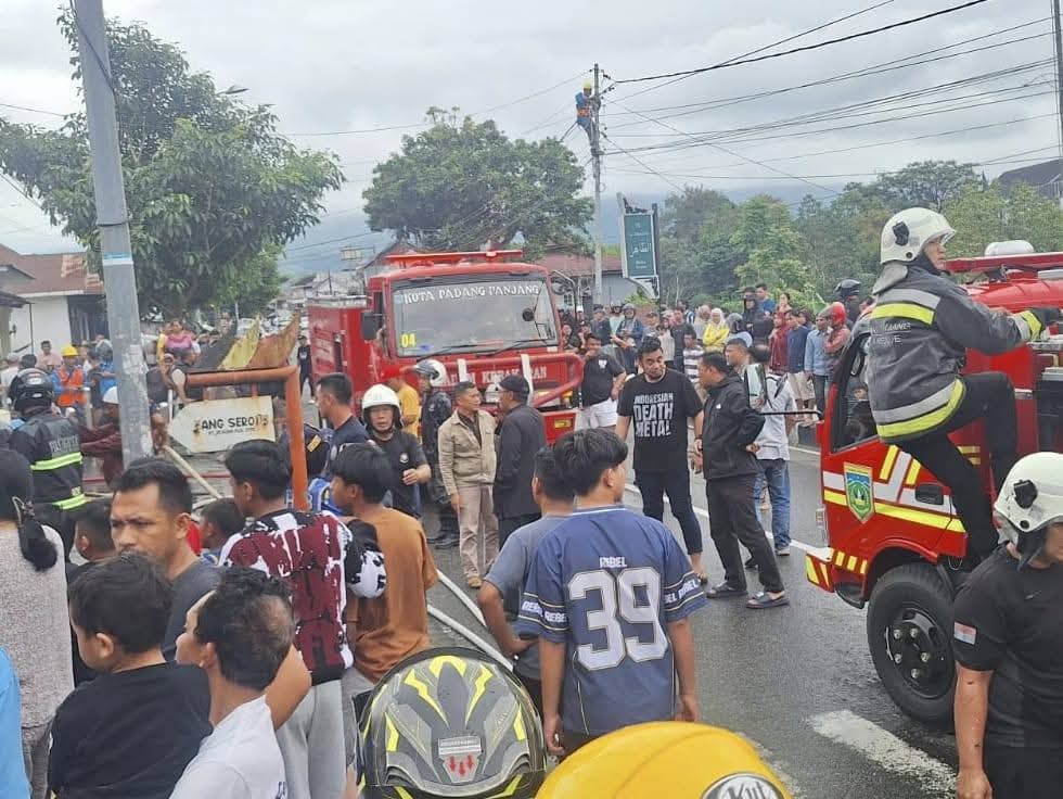 Kebakaran Rumah di Bukit Surungan Cepat Ditangani, Pemko Padang Panjang Salurkan Bantuan