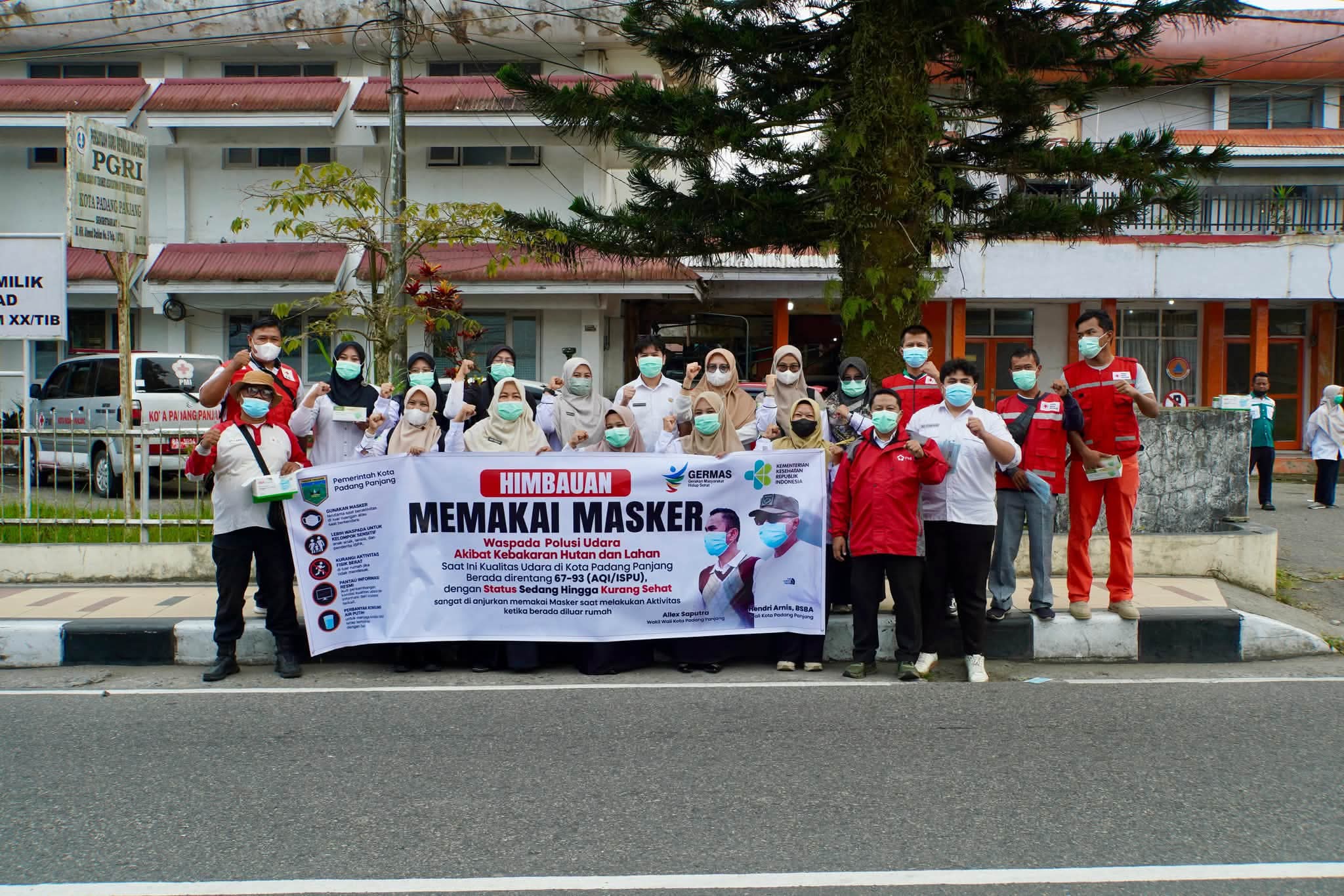 Cegah ISPA Akibat Asap Karhutla, Dinkes dan PMI Padang Panjang Turun ke Jalan