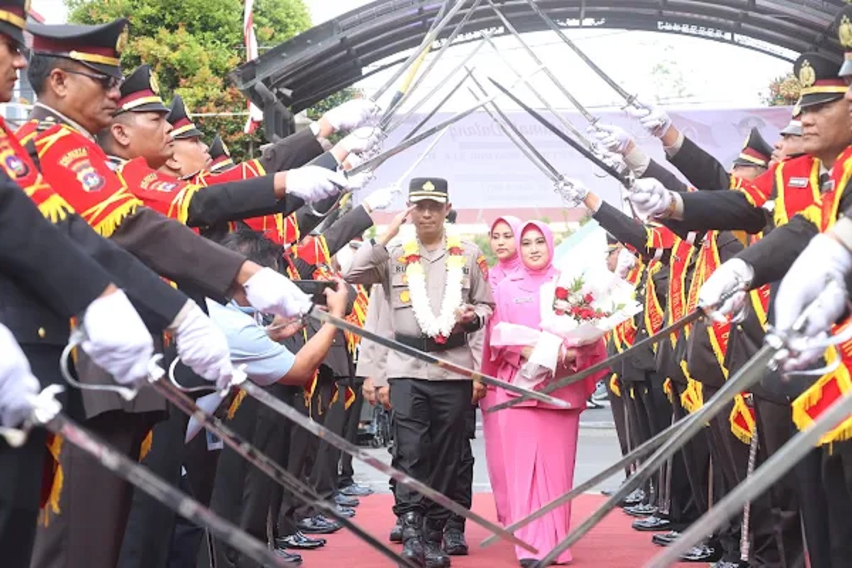Polresta Bukittinggi Gelar Upacara Penyambutan dan Perpisahan Kapolresta