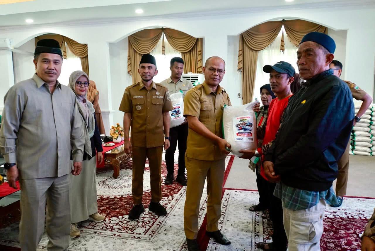 34 KK Terdampak Bencana di Padang Panjang Terima Bantuan Beras CBP