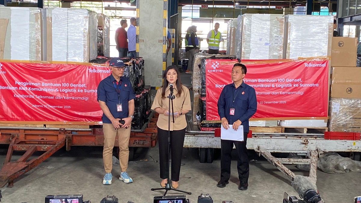 Bantuan Kemanusiaan Banjir Sumatra: Genset, Smartphone, dan Perlengkapan Ibadah Disalurkan Pemerintah