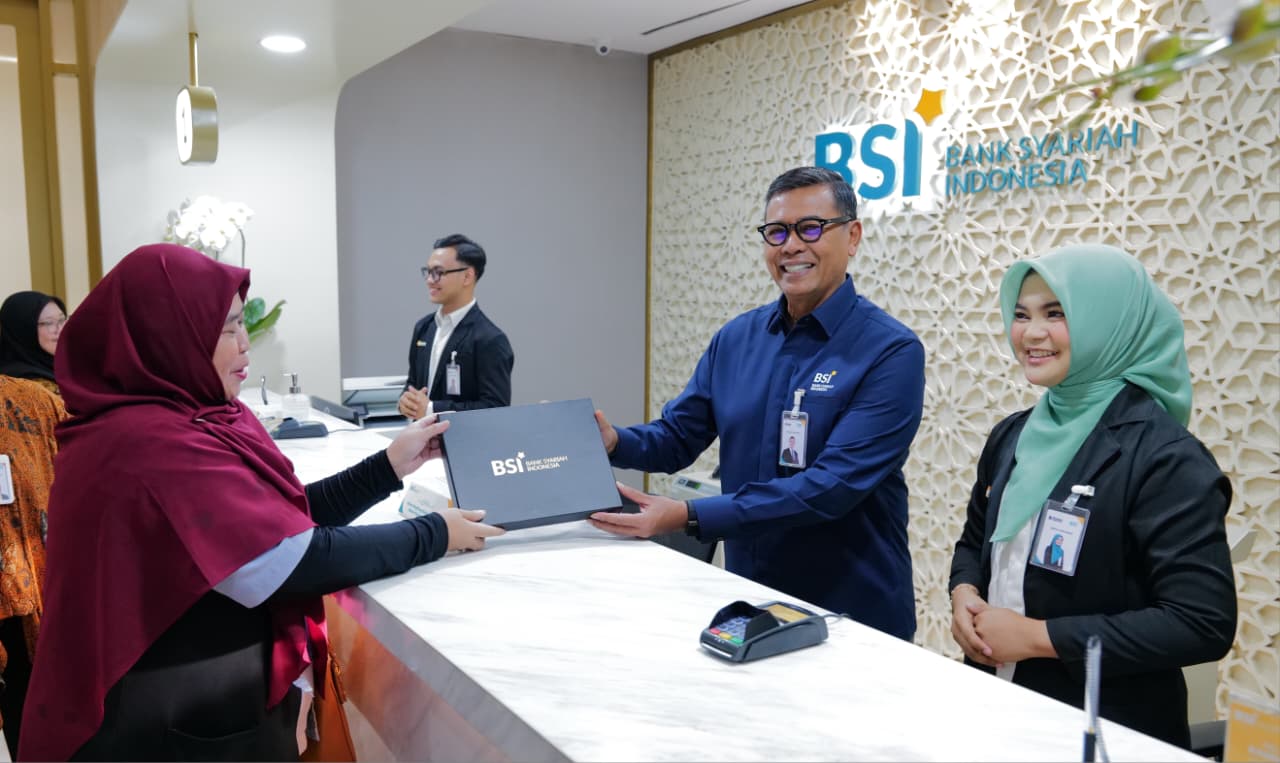 Kepercayaan 24 Juta Nasabah Antarkan BSI Raih Top 5 Layanan Terbaik CX 100 Award