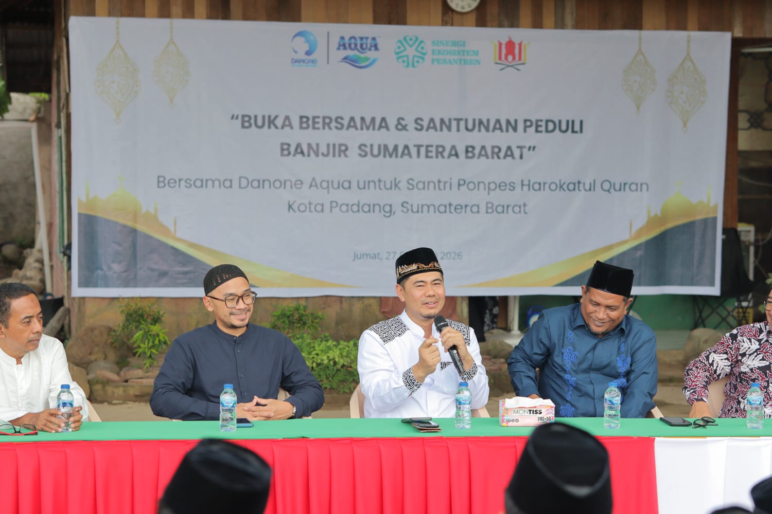 Buka Bersama Penuh Makna, AQUA Bantu Ponpes Haroqatul Qur’an Padang Bangkit Pasca Bencana 