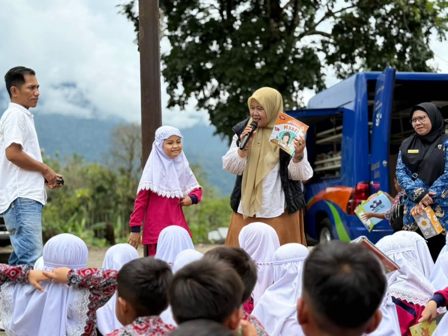 116 Siswa SD 29 Koto Malintang Nikmati Layanan Perpustakaan Keliling, 700 Buku Dihadirkan
