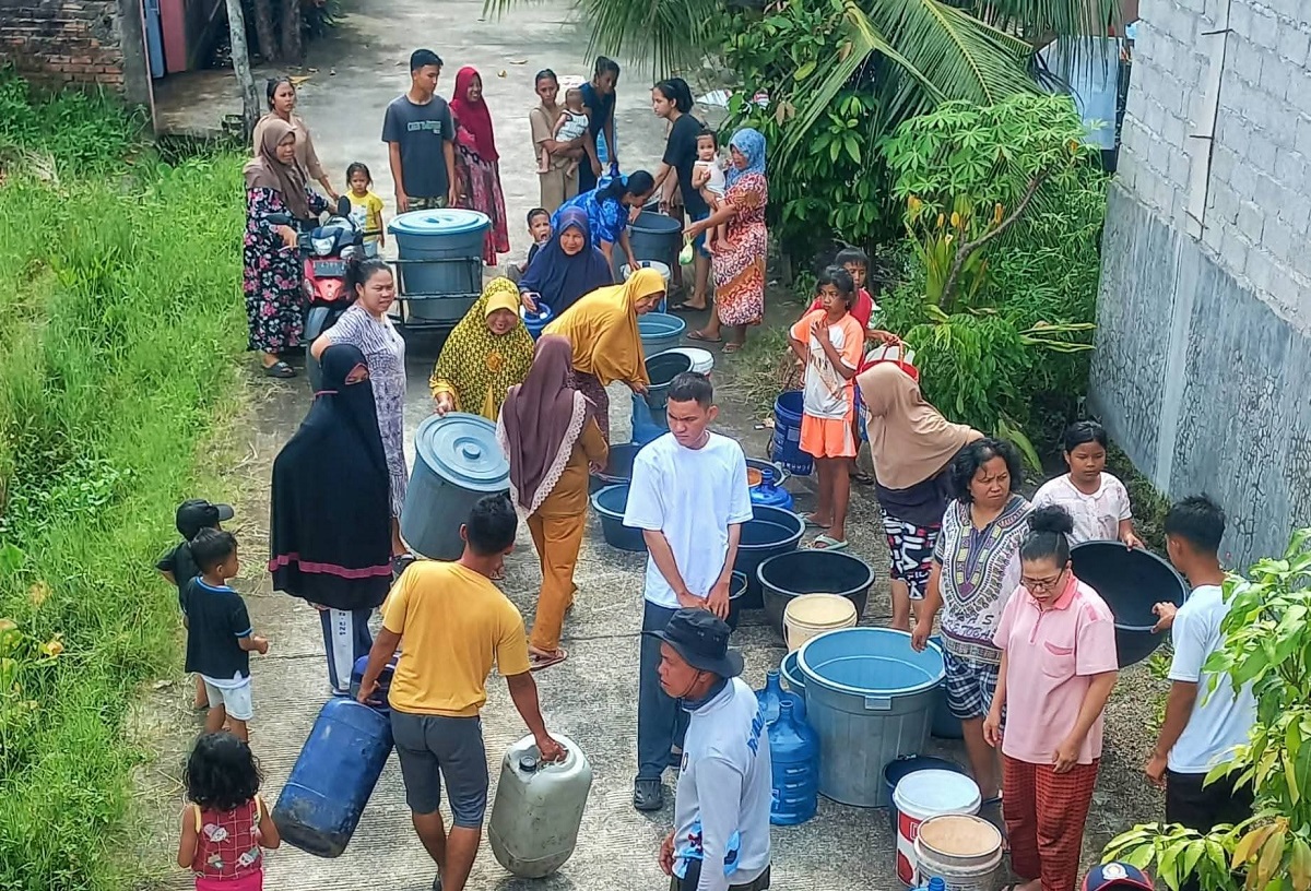 Air Mati dan Debu Kering Picu ISPA Massal di Pengungsian Banjir Padang, Dinkes Ajak Warga Konsumsi Air Putih 