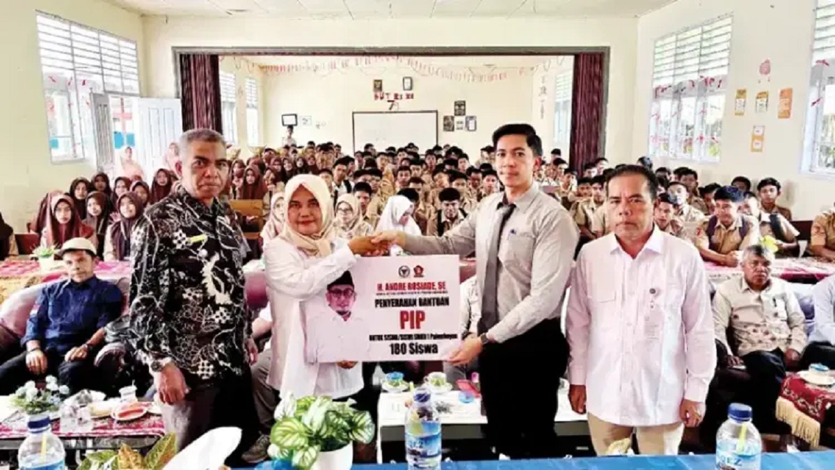 Andre Rosiade Realisasikan Ribuan Beasiswa PIP untuk Siswa Sumbar, Termasuk di Bukittinggi