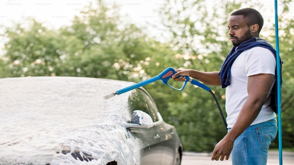 Ini Cara Mencuci Mobil Listrik Agar Tidak Merusak Komponen